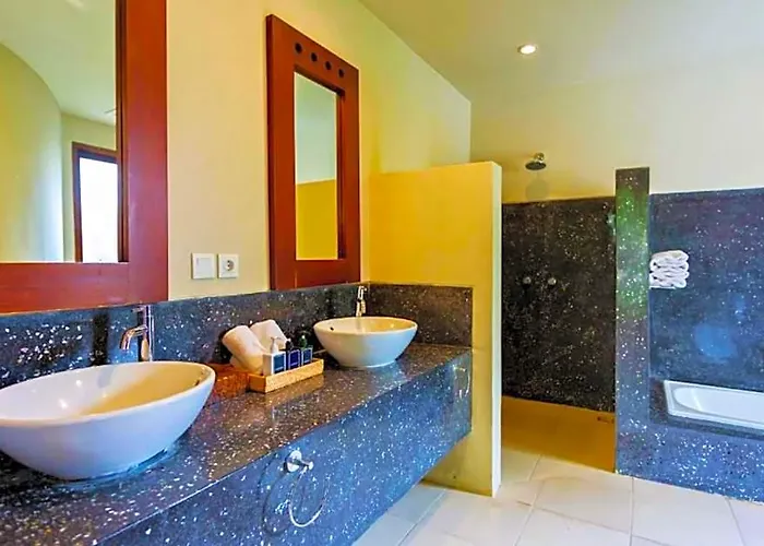 Sun And 3 Bedroom Privat Swimmingpool Ne118a Villa Jimbaran (Bali)